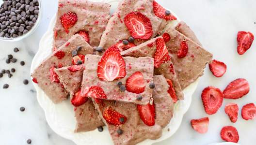 large-Chocolate-Strawberry-Yogurt-Bark-sm.jpg