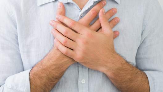 man-with-chest-pain-01-GettyImages-852422552-2000x2000.jpg