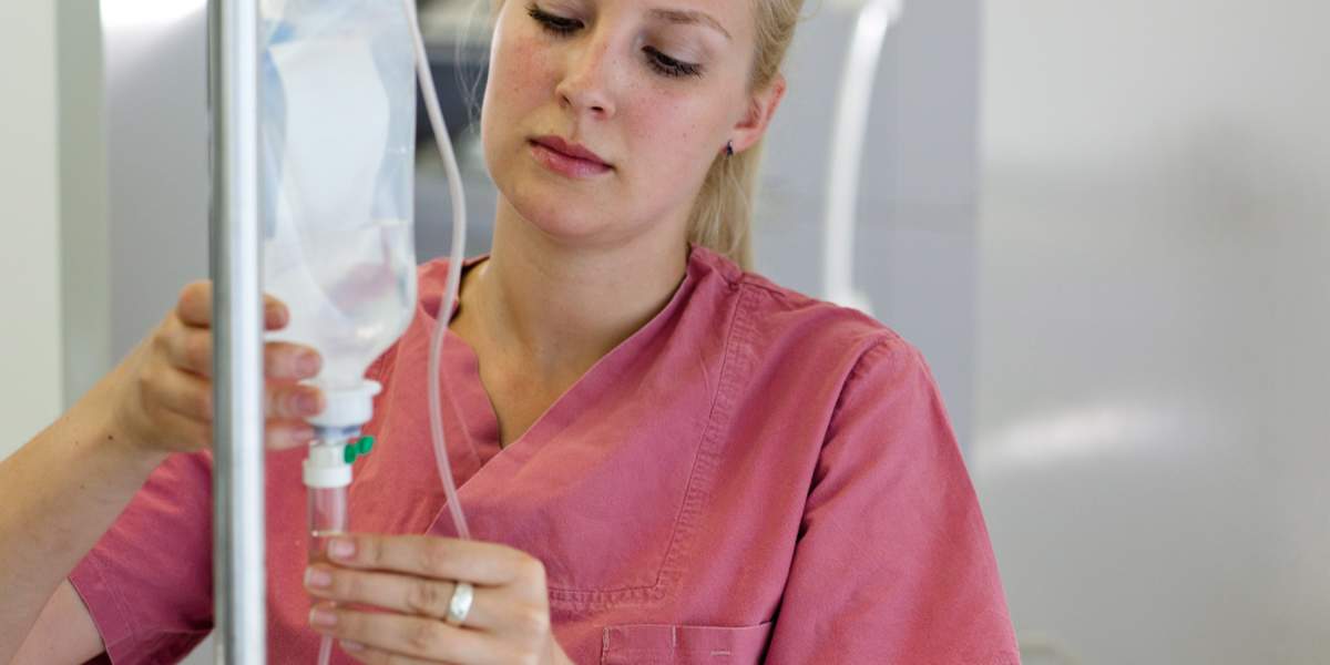 nurse-preparing-an-infusion-GettyImages-165630252-3000x2000.jpg